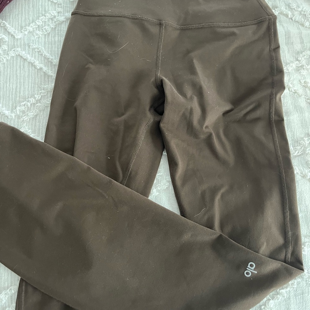 ALO Yoga Brown Leggings with Wide Waistband and Full-Length Design